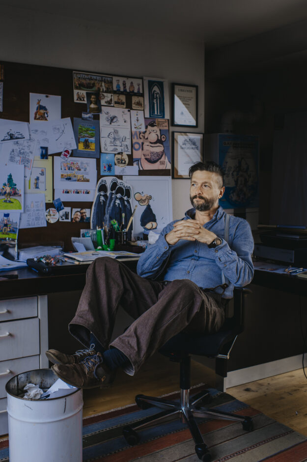 Portrait des Comiczeichners Ralf Koenig am 02.05.2019 in seiner Wohnung Koeln.