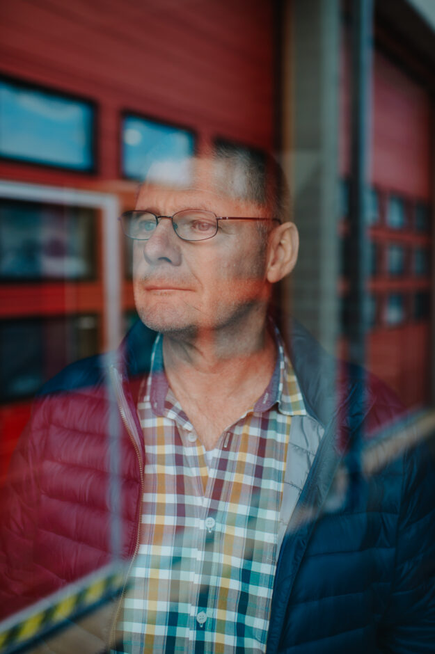 Wut - Die Verrohung der Gesellschaft. Portrait von Theo Herrmann, Rettungssanitaeter, am 19.02.2019 an der Feuerwache in Moerfelden.