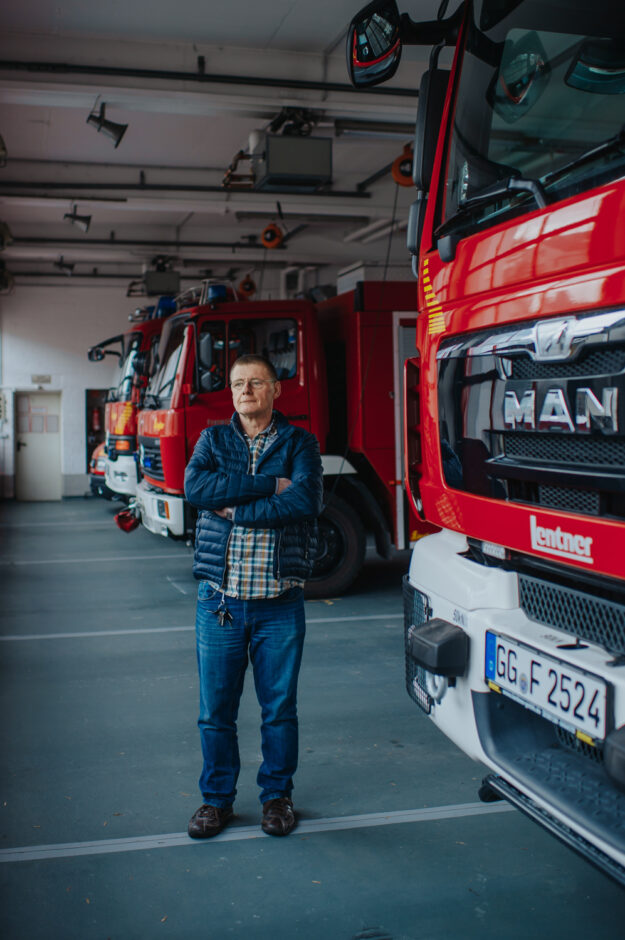 Wut - Die Verrohung der Gesellschaft. Portrait von Theo Herrmann, Rettungssanitaeter, am 19.02.2019 an der Feuerwache in Moerfelden.