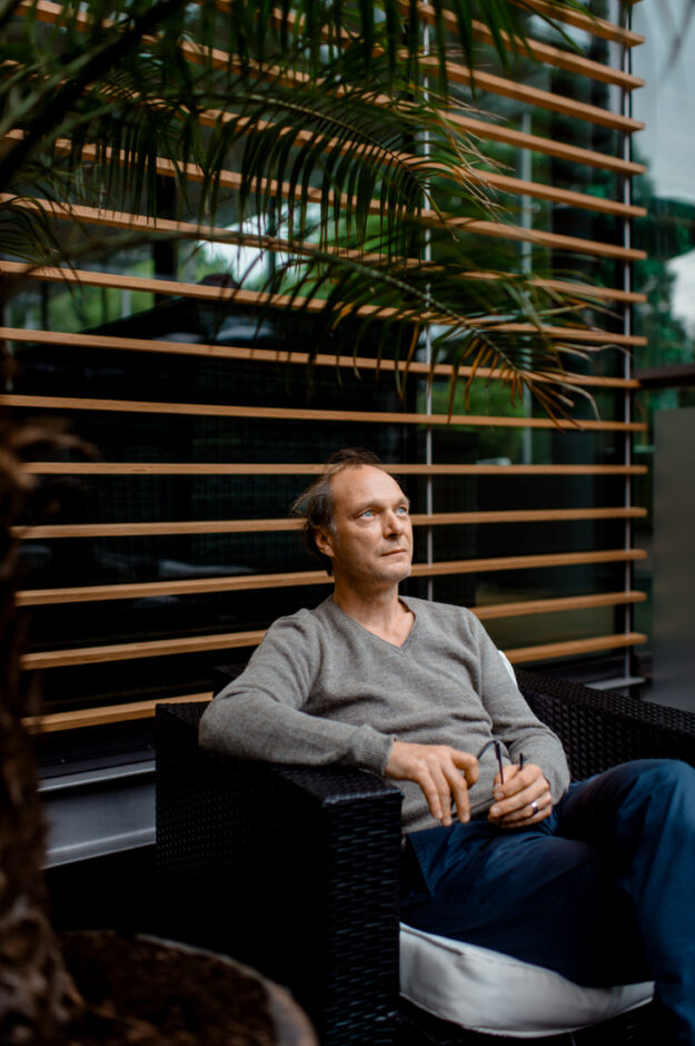 Portrait des Schauspielers Martin Brambach am 05.07.2016 in Recklinghausen. Foto: Marcus Simaitis